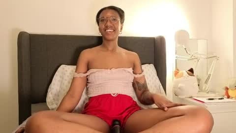 saturno_vibes online show from May 17, 2:49 pm