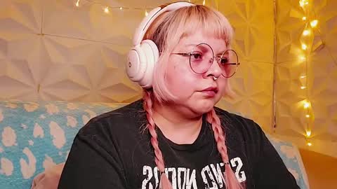Gina George online show from May 20, 1:57 am