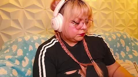 Gina George online show from May 11, 2:13 am