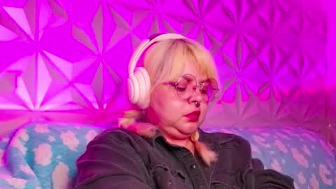 Gina George online show from October 17, 1:31 am