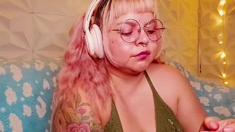 Gina George online show from May 18, 2:10 am