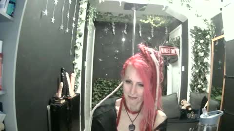 SaucySky online show from May 13, 9:31 pm