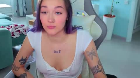 Ariel online show from May 19, 3:46 am