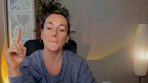 save the qween online show from February 23, 9:09 am