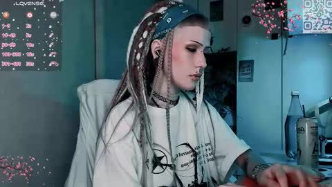 pronoun she. name Mary. age 21. online show from December 5, 5:58 pm