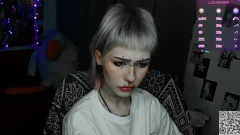 pronoun she. name Mary. age 21. online show from April 10, 11:22 pm