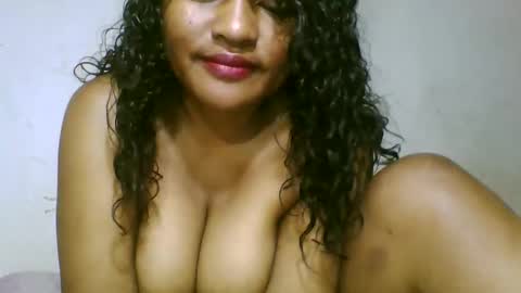 saylla1 online show from January 6, 7:28 pm