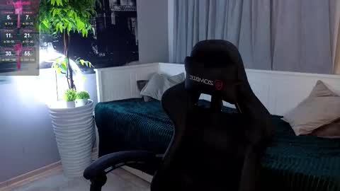 Hello guys our name is Emily Nicole Alice. We are very funny and love to spend time well online show from September 21, 6:17 pm