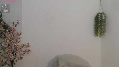 scarlet_100 online show from May 1, 1:53 am