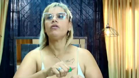 SCARLET MILF online show from November 2, 12:19 pm