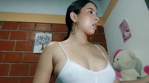 scarlet_muse18 online show from May 21, 9:35 pm