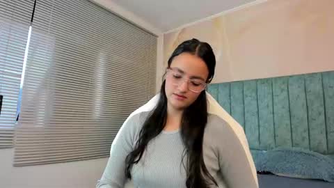 Scarlet  online show from March 3, 11:47 am