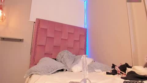 scarlet_vixen_ online show from May 17, 10:36 am