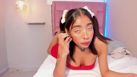 scarlet_vixen_ online show from May 19, 9:38 am
