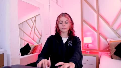Scarlet online show from February 3, 11:53 am