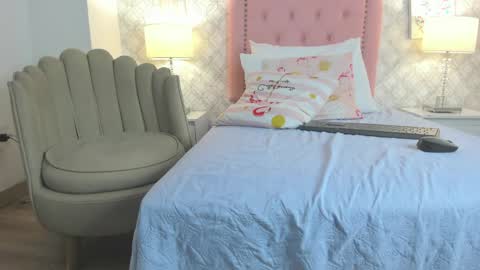 scarlett d ville online show from April 6, 4:46 am