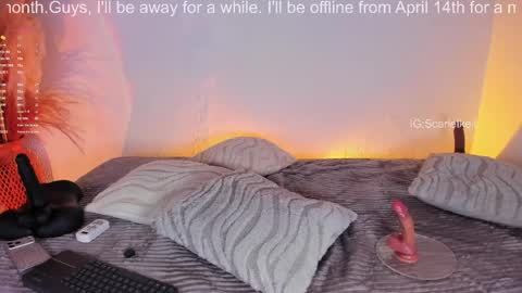 scarlet  online show from April 8, 2:19 pm