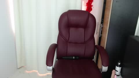 scarlett_mill online show from July 7, 5:59 pm