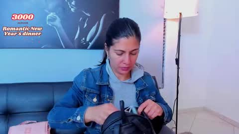Snapshot of scarlett_moore_ chatting on December 29, 1:49 pm Scarlett online show from December 29, 1:49 pm
