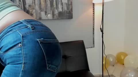 Snapshot of scarlett_moore_ chatting on December 11, 2:00 pm Scarlett online show from December 11, 2:00 pm