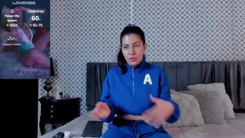 Snapshot of scarlett_moore_ chatting on December 12, 1:49 pm Scarlett online show from December 12, 1:49 pm