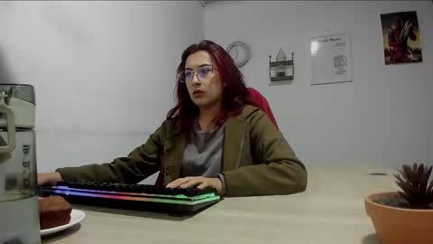 Snapshot of scarlett_sen chatting on February 18, 12:39 pm Mistress Scarlett online show from February 18, 12:39 pm