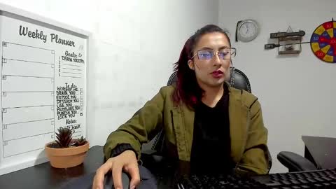 Snapshot of scarlett_sen chatting on December 2, 1:45 pm Mistress Scarlett online show from December 2, 1:45 pm