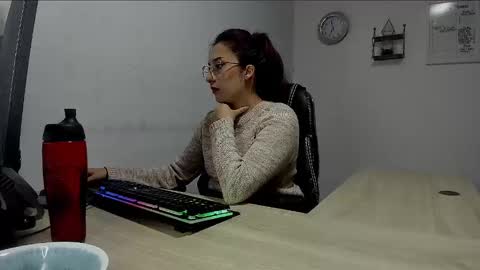 Snapshot of scarlett_sen chatting on January 28, 5:35 pm Mistress Scarlett online show from January 28, 5:35 pm