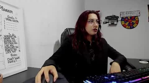 Snapshot of scarlett_sen chatting on January 3, 1:36 pm Mistress Scarlett online show from January 3, 1:36 pm