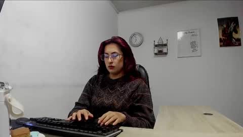Snapshot of scarlett_sen chatting on February 27, 12:45 pm Mistress Scarlett online show from February 27, 12:45 pm