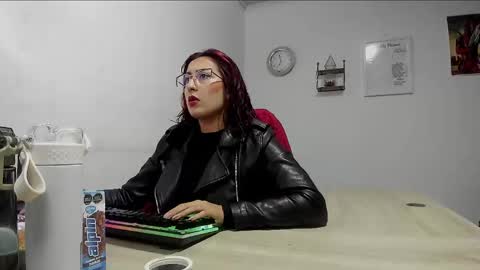 Snapshot of scarlett_sen chatting on February 26, 12:49 pm Mistress Scarlett online show from February 26, 12:49 pm