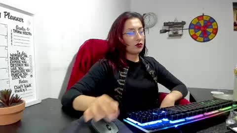 Snapshot of scarlett_sen chatting on December 17, 1:27 pm Mistress Scarlett online show from December 17, 1:27 pm