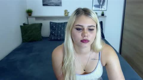 Snapshot of scarlettblue22 chatting on September 17, 2:15 pm Hi there guys My pleasure in your hands pvt is open online show from September 17, 2:15 pm