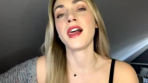 ScarlettxBlonde online show from May 6, 6:50 am