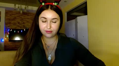 Elizabeth  online show from December 16, 1:39 pm