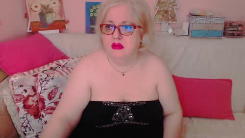 Snapshot of secretloverbbw chatting on January 28, 7:53 pm Alice online show from January 28, 7:53 pm