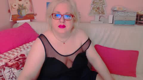 Snapshot of secretloverbbw chatting on December 4, 8:29 pm Alice online show from December 4, 8:29 pm