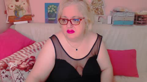 Snapshot of secretloverbbw chatting on December 19, 7:18 pm Alice online show from December 19, 7:18 pm