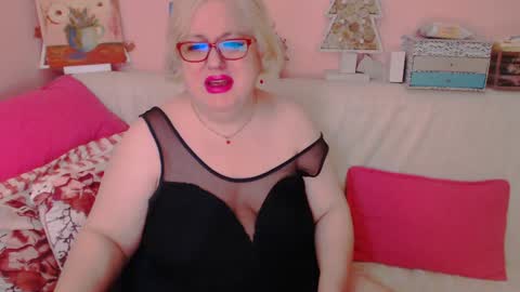 Snapshot of secretloverbbw chatting on December 12, 7:59 pm Alice online show from December 12, 7:59 pm