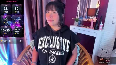 Laura online show from December 13, 8:14 pm