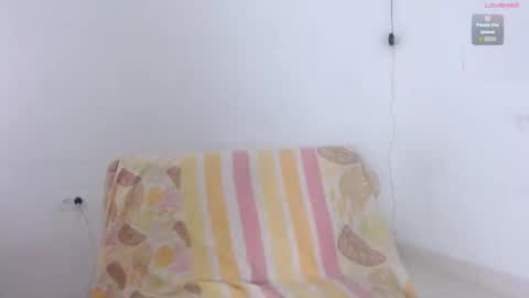 Estefany online show from April 28, 12:20 pm