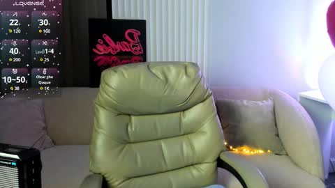Selena online show from February 19, 1:08 am