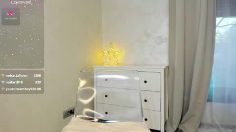 Selena online show from March 16, 5:44 am