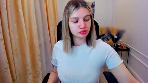selenaemoore online show from June 28, 3:46 am