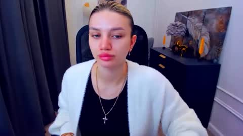 selenaemoore online show from May 12, 3:48 am