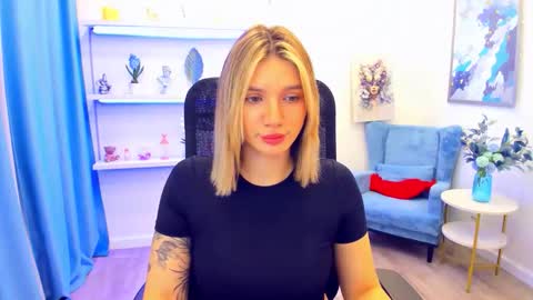 selenaemoore online show from May 16, 6:40 pm