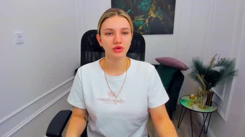 selenaemoore online show from May 7, 4:17 am