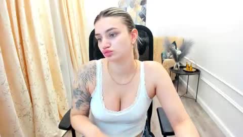 selenaemoore online show from June 26, 6:25 am