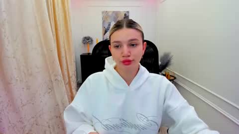 selenaemoore online show from July 1, 4:01 am