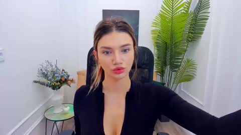 selenaemoore online show from September 11, 3:40 am